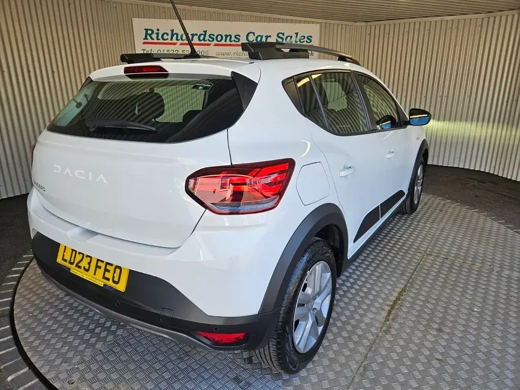 Used Dacia Sandero Expression 90 HP (66 kW) 2023 White Hatchback