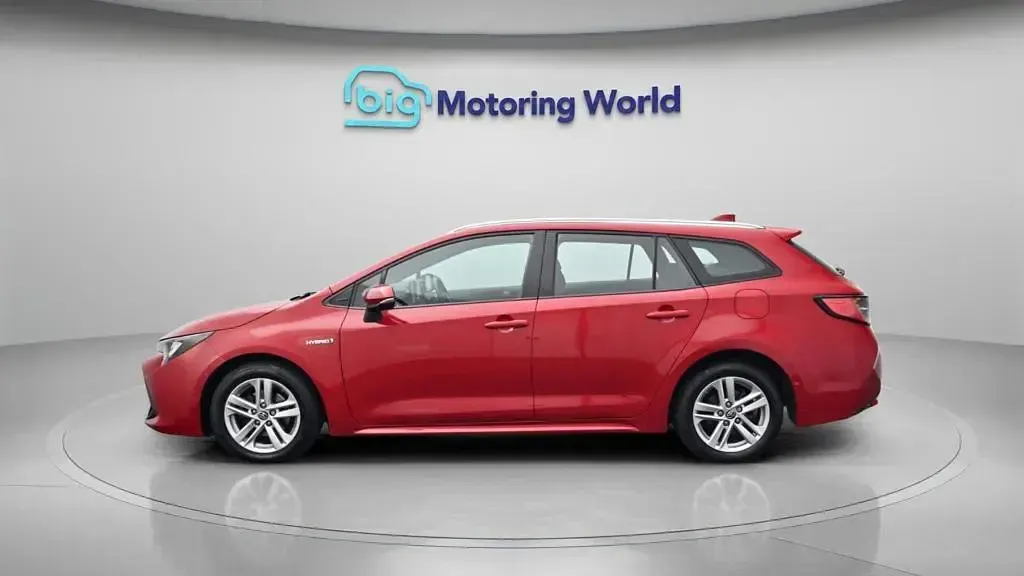 Used Toyota Corolla 122 HP (89 kW) 2019 Red Estate