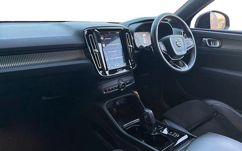 Used Volvo XC40 247 HP (181 kW) 2018 Red SUV