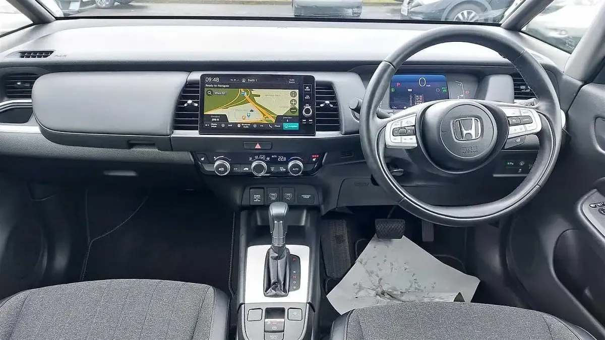 Używany Honda Jazz Hybrid 109 KM (80 kW) 2021 Biały Hatchback