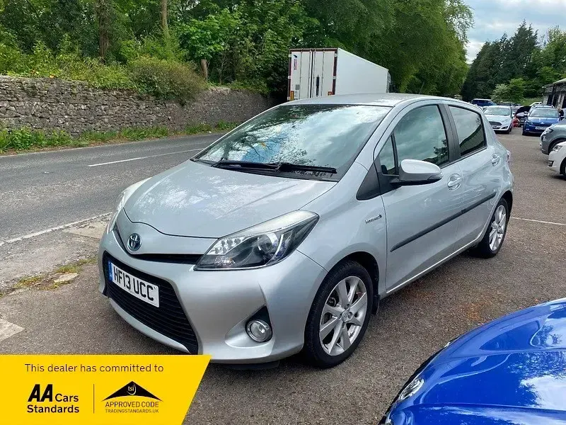 Usata Toyota Yaris Hybrid 2013 Argento