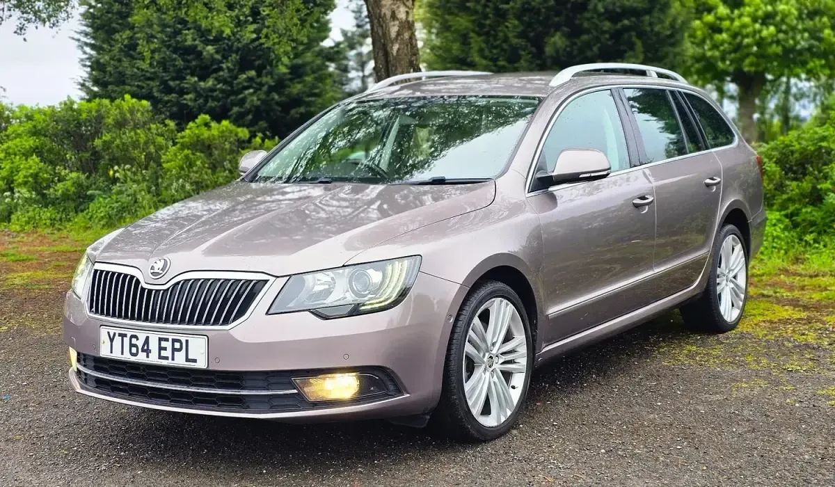 Used Skoda Superb Elegance 140 HP (102 kW) 2014 Mauve Estate