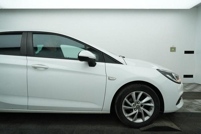 Used Vauxhall Astra Business Edition 105 HP (77 kW) 2020 White Hatchback
