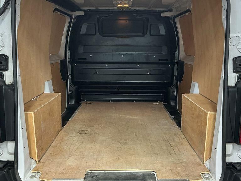 Usado Vauxhall Vivaro S 120 HP (88 kW) 2024 Branco Monovolume