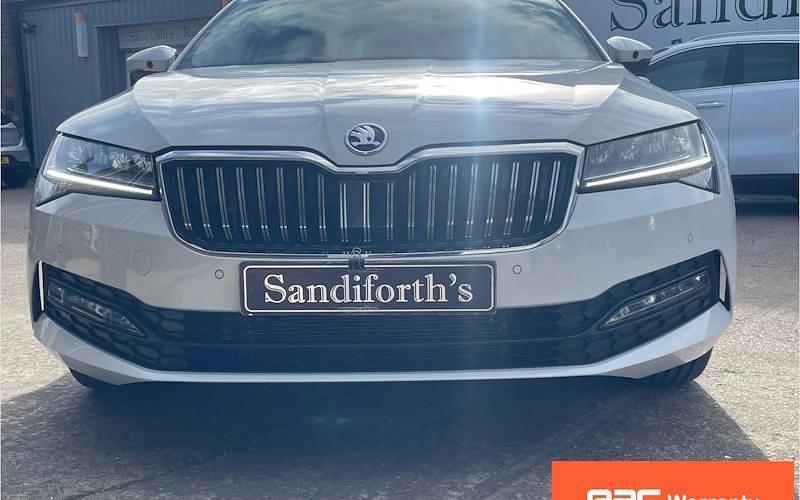 Used Skoda Superb SE Technology 150 HP (110 kW) 2022 White Estate