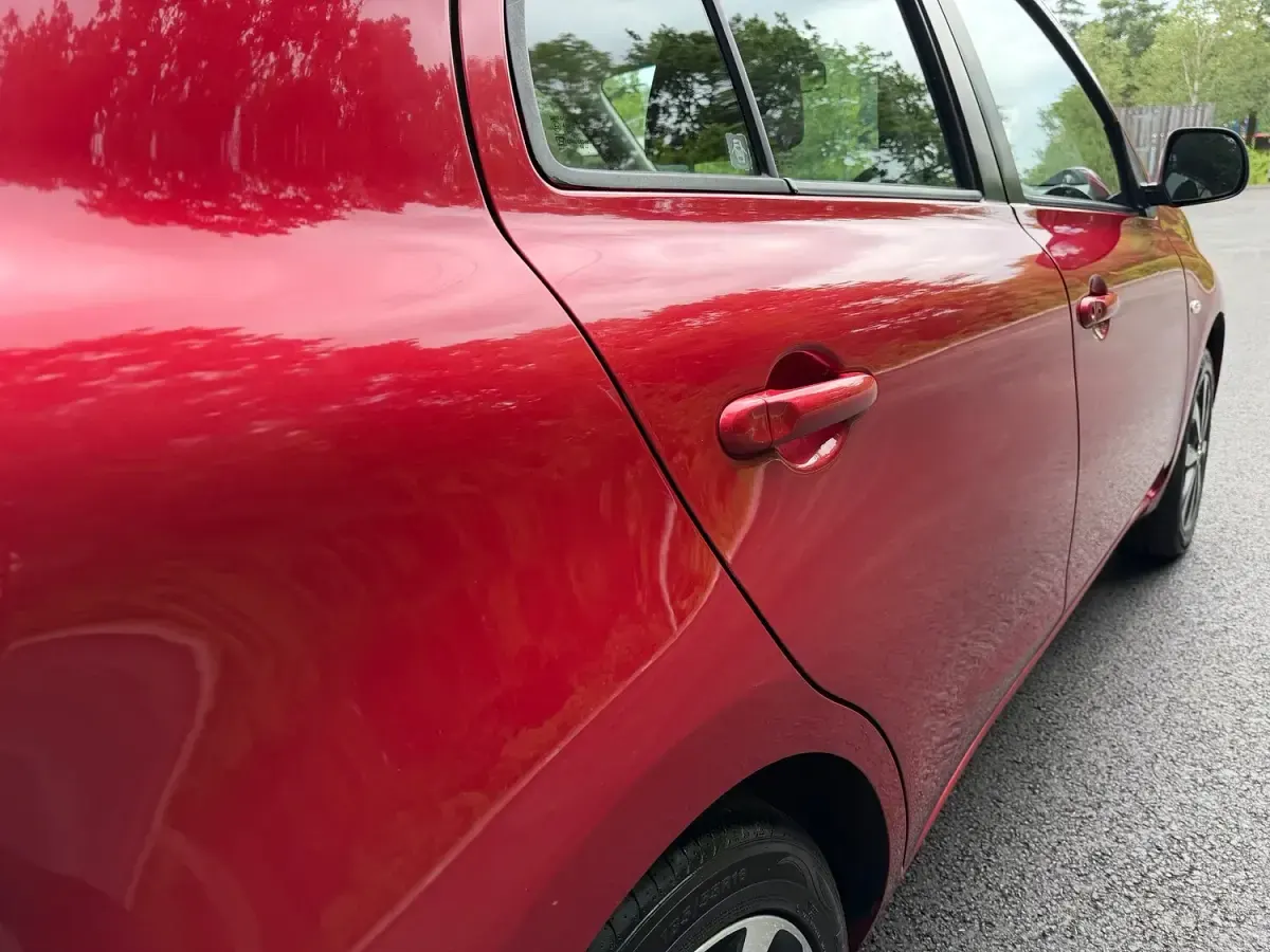 Used Nissan Micra Tekna 80 HP (58 kW) 2015 Red Hatchback
