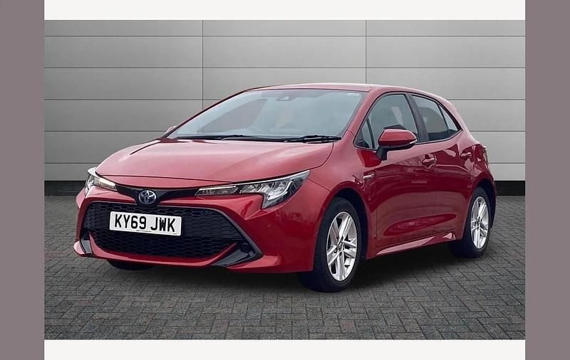 Used Toyota Corolla 122 HP (89 kW) 2019 Red Hatchback
