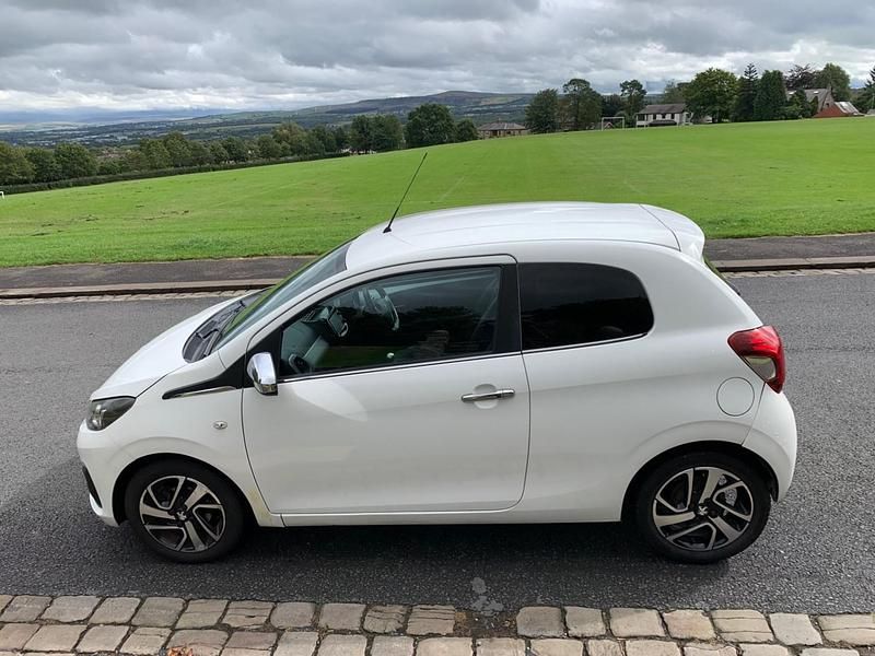 Used Peugeot 108 82 HP (60 kW) 2015 White Hatchback