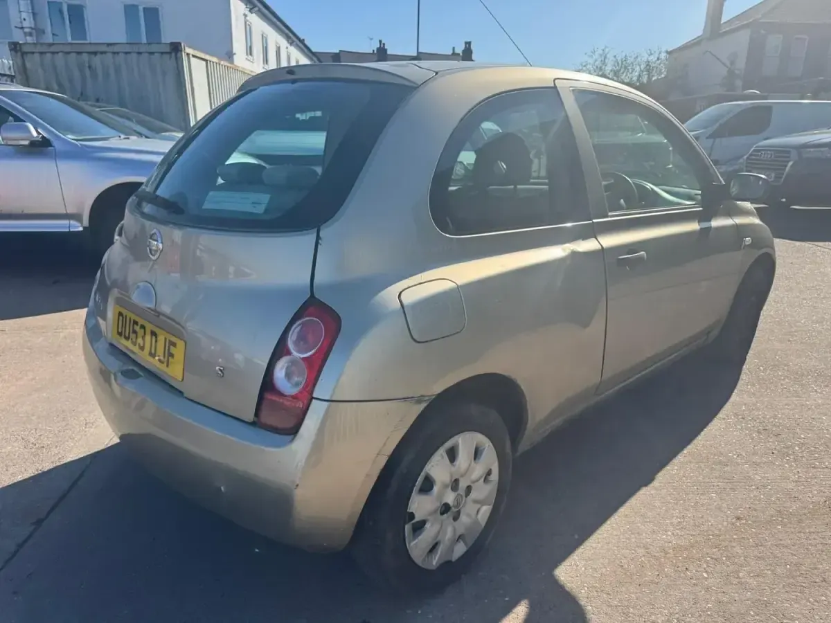 Używany Nissan Micra S 79 KM (58 kW) 2003 Złoty Hatchback
