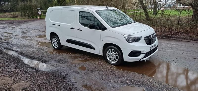 White Used 2020 Vauxhall Combo Sportive MPV | £7,495 (Fair price) - Image 1/4