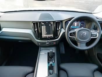 Usado Volvo XC60 Plus 250 HP (183 kW) 2024 Cinzento SUV