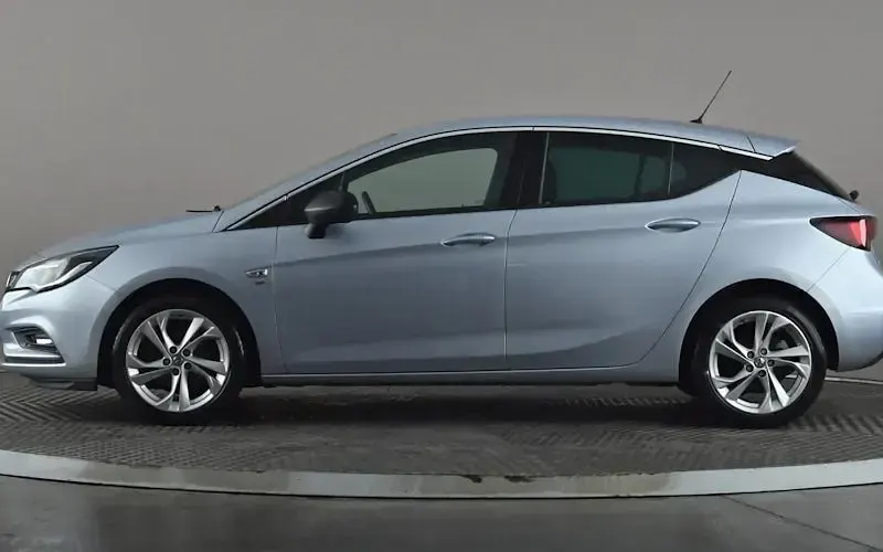 Used Vauxhall Astra SRi 150 HP (110 kW) 2019 Silver Hatchback