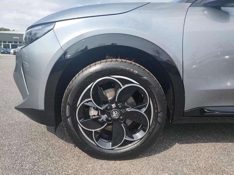 Grey New 2025 Alfa Romeo Junior SUV | £27,995 (Fair price) - Image 1/4