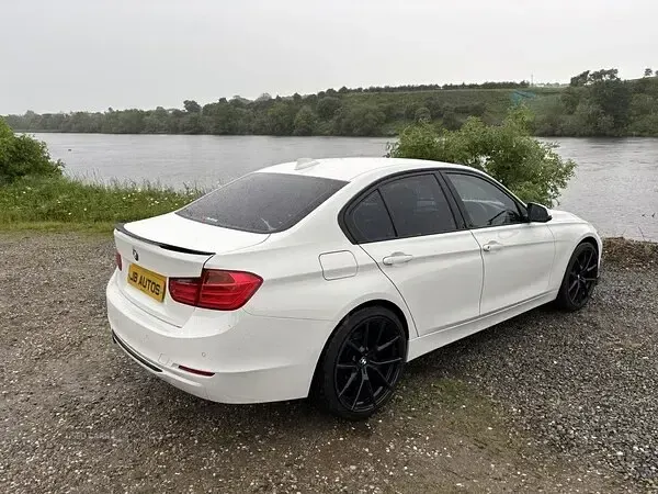 Used BMW 318 2014 White Sedan
