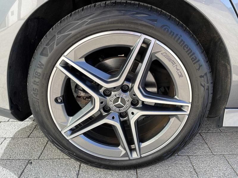 Used Mercedes CLA200 Executive 163 HP (119 kW) 2023 Grey Estate