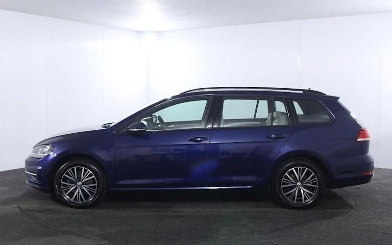 Used VW Golf VII SE 125 HP (91 kW) 2018 Blue Estate