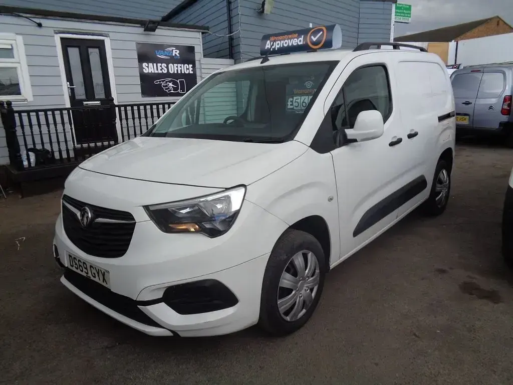 Used Vauxhall Combo Sportive 100 HP (73 kW) 2019 White MPV