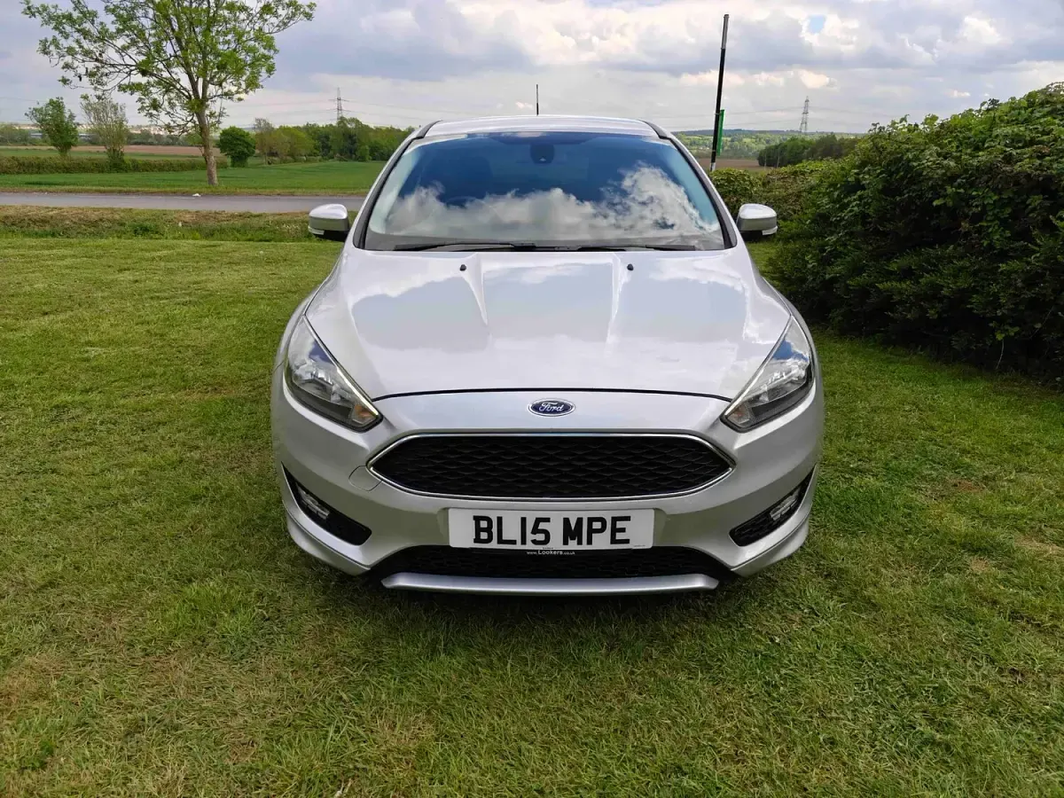 Used Ford Focus Zetec 125 HP (91 kW) 2015 Silver Hatchback