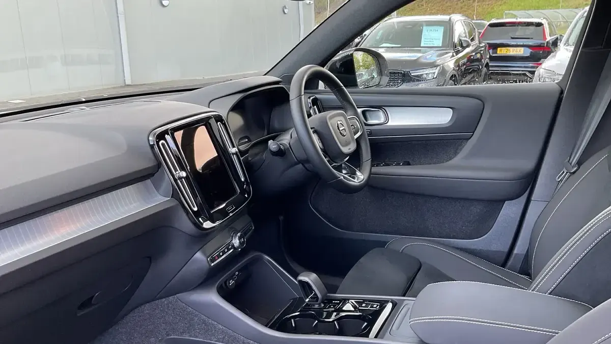 Used Volvo XC40 Plus 2025 Crystal white SUV