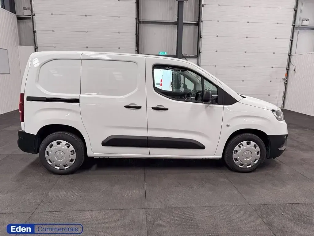 Used Toyota Proace Active 120 HP (88 kW) 2022 White MPV