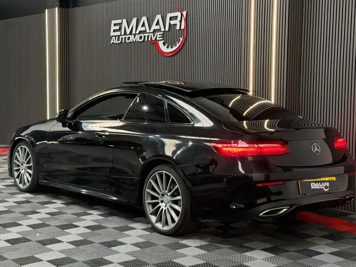 Begagnad Mercedes E220 AMG line 2018 Svart Sportkupé