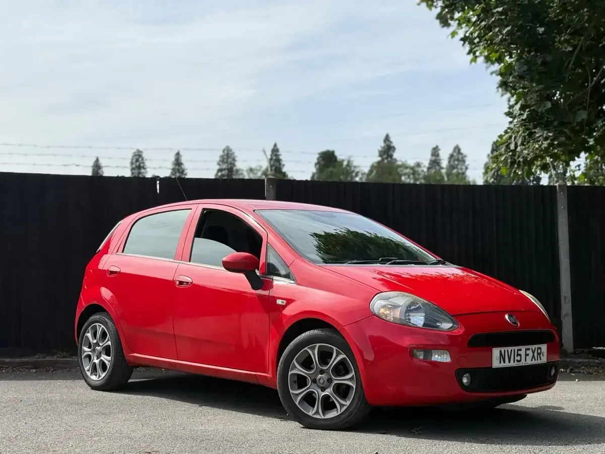 Used Fiat Punto Easy 69 HP (50 kW) 2015 Red Hatchback