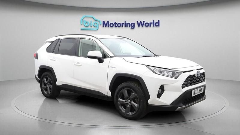 Used Toyota RAV4 Hybrid Design 222 HP (163 kW) 2021 White SUV