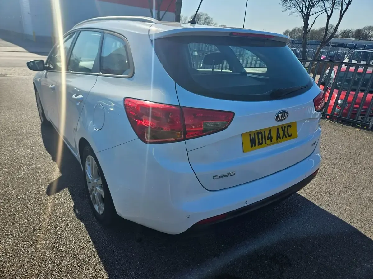 Used Kia Ceed 98 HP (72 kW) 2014 White Hatchback