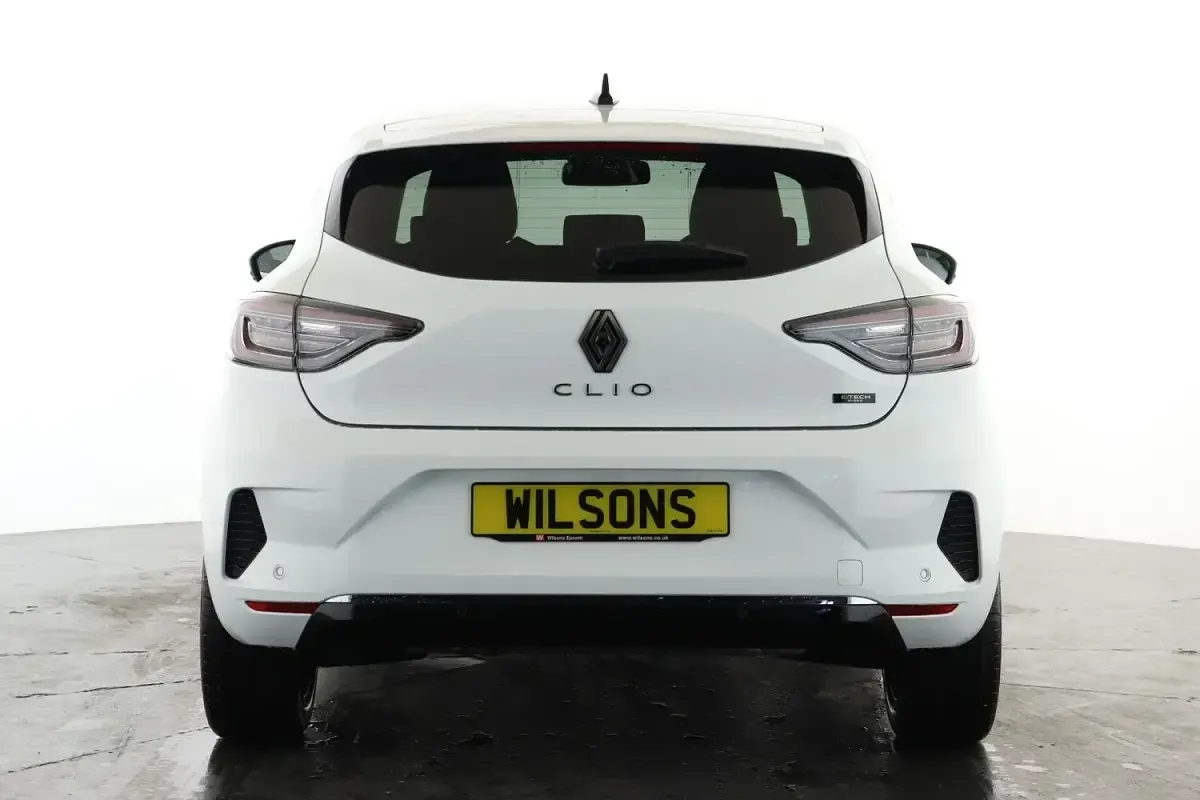 Used Renault Clio V Techno 143 HP (105 kW) 2025 Solid  glacier white  Hatchback