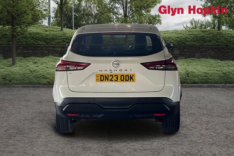 Used Nissan Qashqai Acenta Premium 2023 White SUV