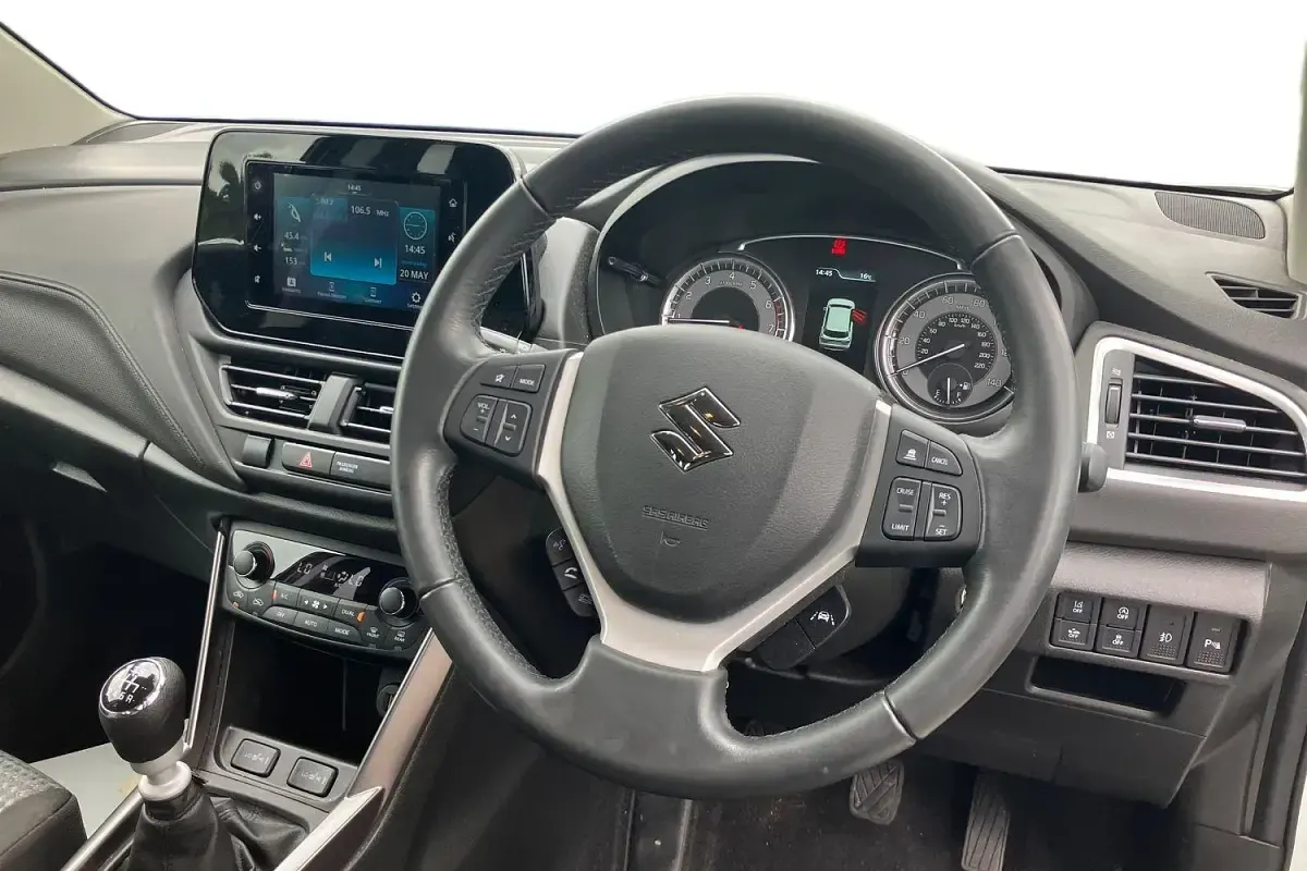 Used Suzuki SX4 129 HP (94 kW) 2024 White Hatchback