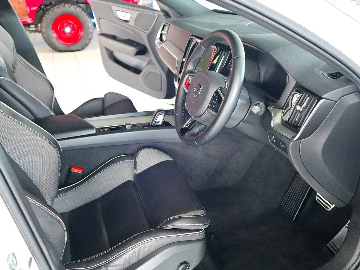 Used Volvo V60 R-Design 2021 White Estate