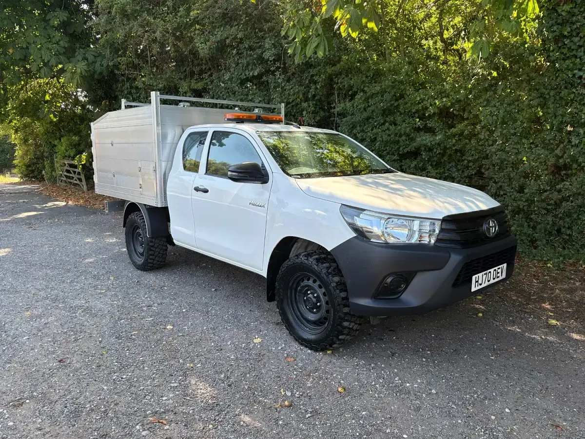 Used Toyota HiLux Active 150 HP (110 kW) 2020 White Pickup