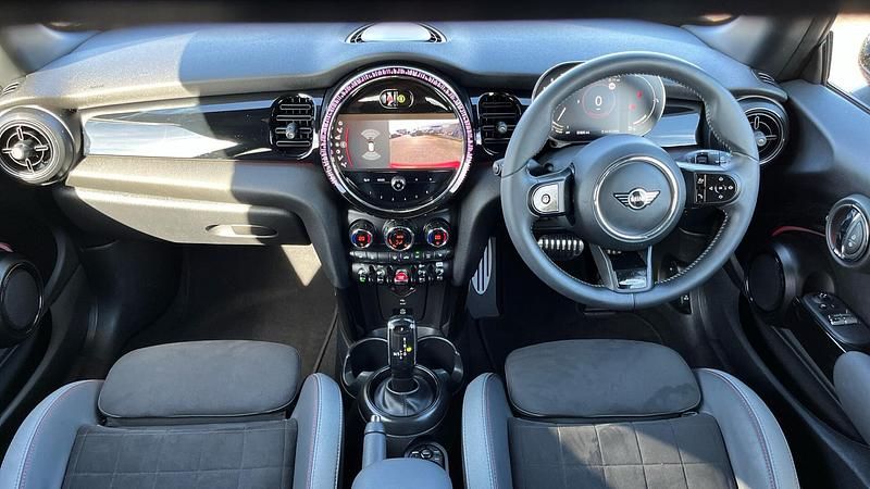 Used Mini Cooper Hatch 134 HP (98 kW) 2023 Red Hatchback