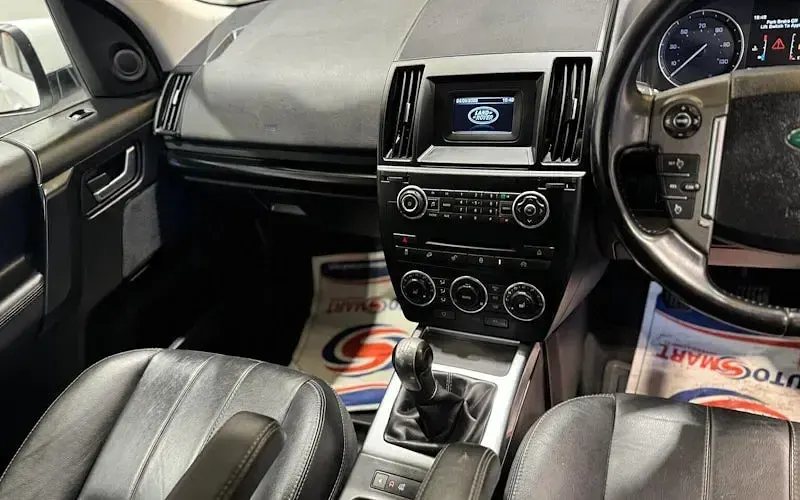 Used Land Rover Freelander 2 SE 150 HP (110 kW) 2014 White SUV