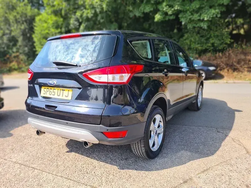 Käytetty Ford Kuga Zetec 2015 Musta