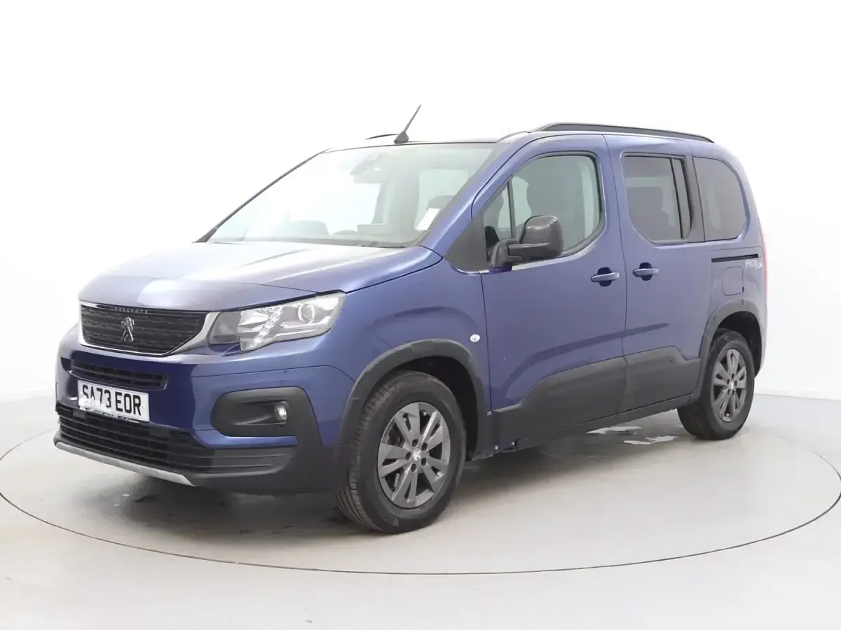 Gebraucht Peugeot Rifter Allure 131 PS (96 kW) 2023 Blau Van / Kleinbus