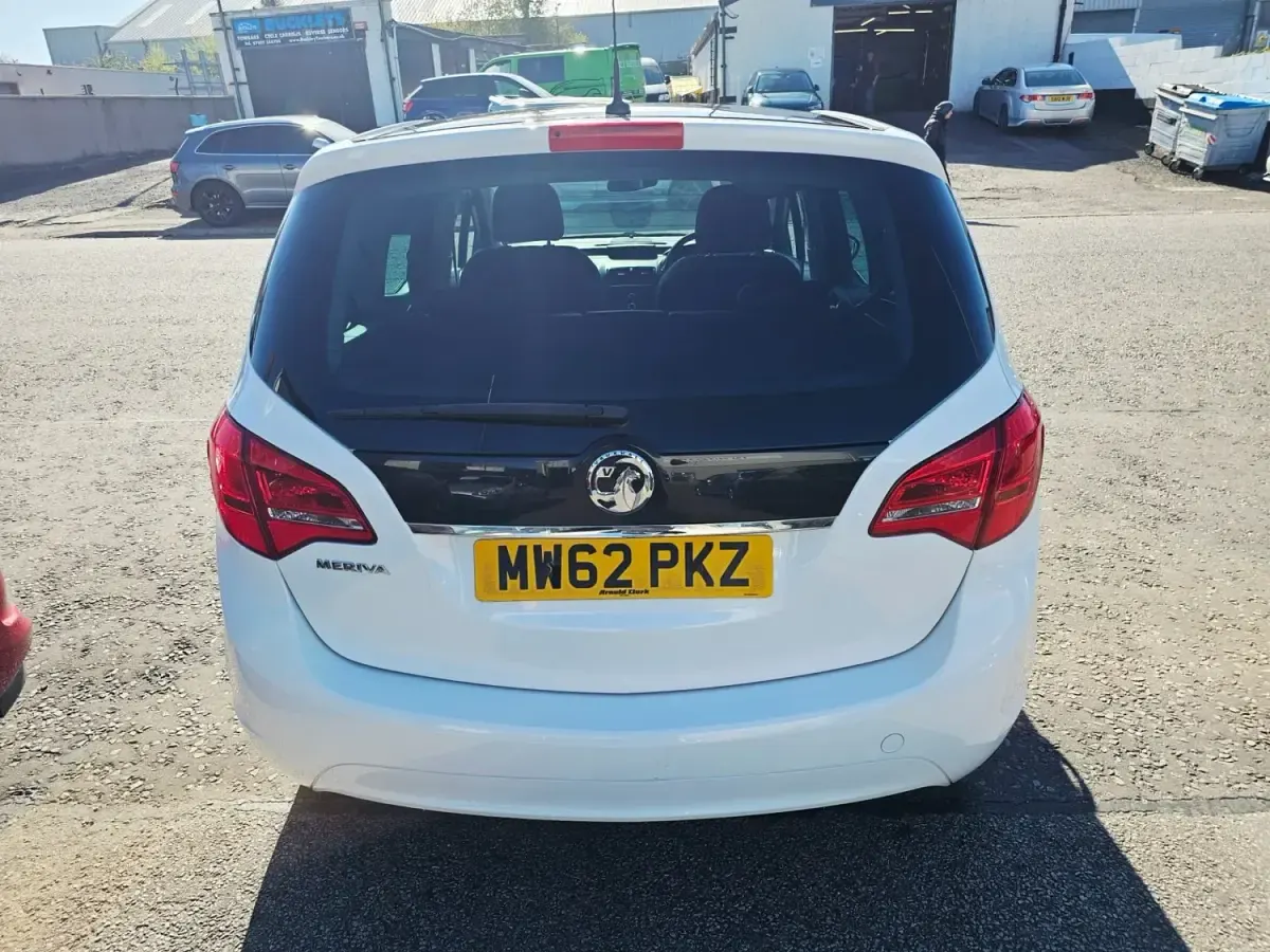 Second-hand Vauxhall Meriva Active 2013 Alb Monovolum