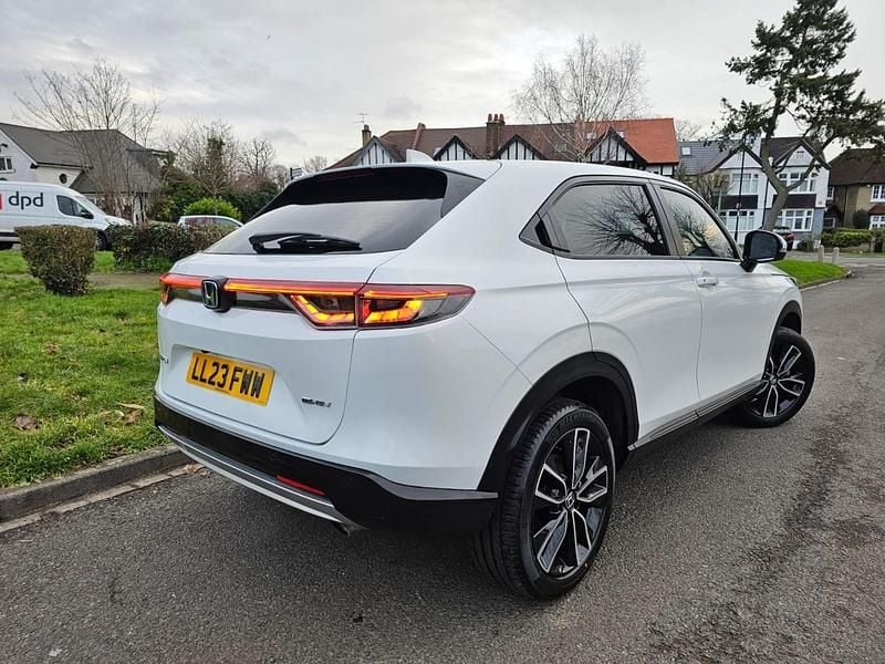 Second-hand Honda HR-V Elegance 2023 Alb SUV
