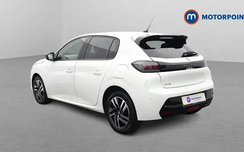 Used Peugeot 208 Allure+ 131 HP (96 kW) 2023 White Hatchback