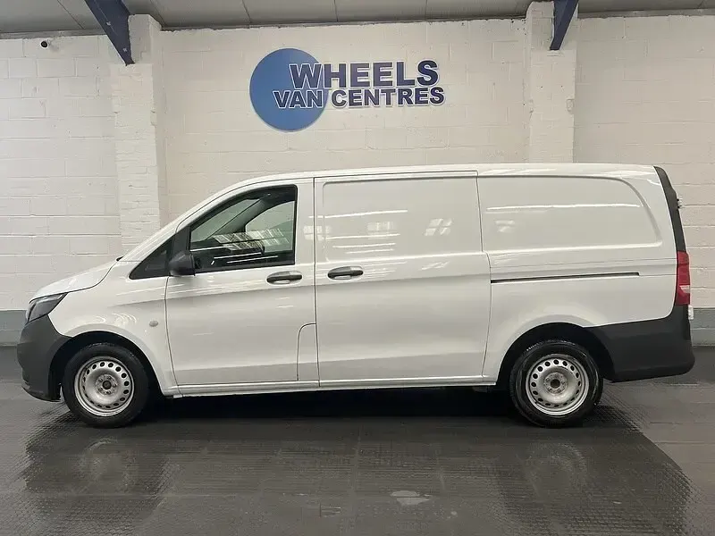 Used Mercedes Vito Progressive 134 HP (98 kW) 2021 White Van