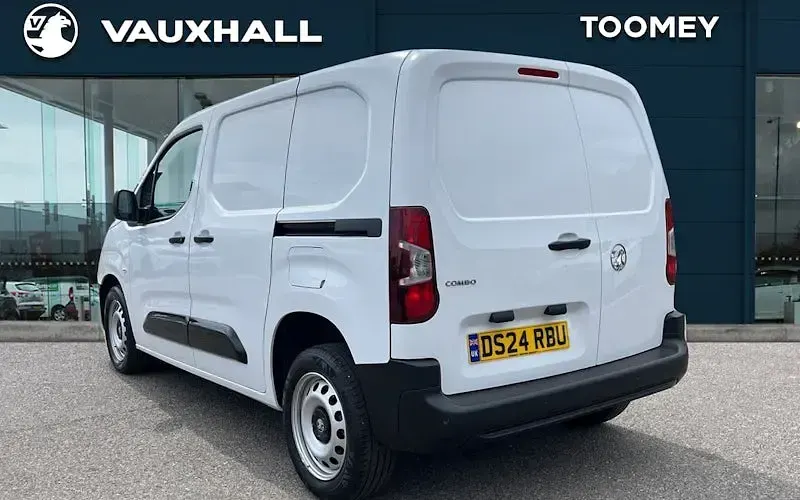 Used Vauxhall Combo S 102 HP (75 kW) 2024 White MPV
