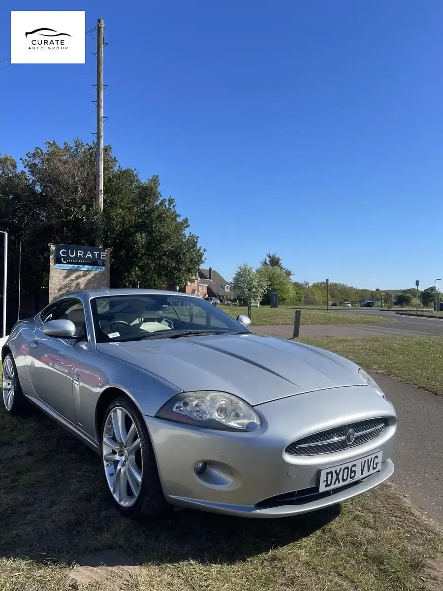 Używany Jaguar XK 300 KM (220 kW) 2006 Srebrny Coupe