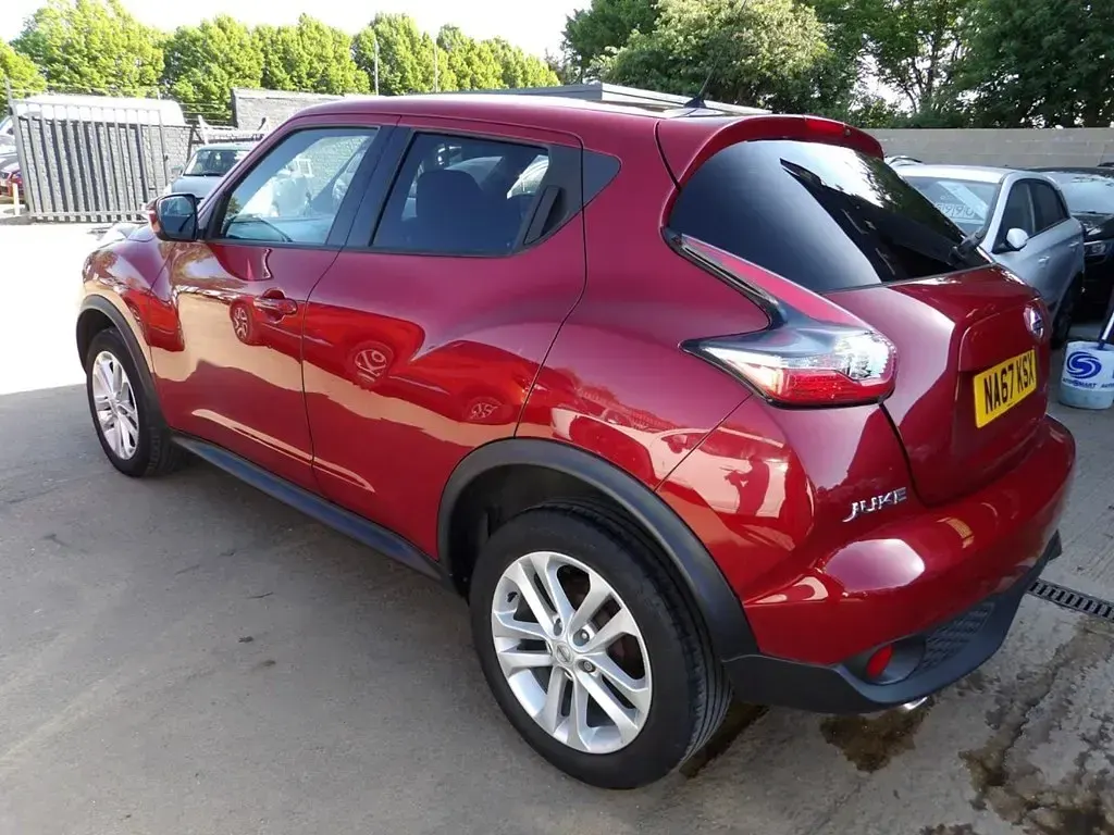 Used Nissan Juke N-Connecta 110 HP (80 kW) 2017 Red SUV