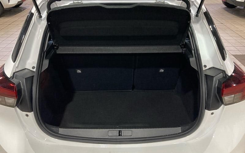 Used Vauxhall Corsa Design Edition 75 HP (55 kW) 2024 White Hatchback