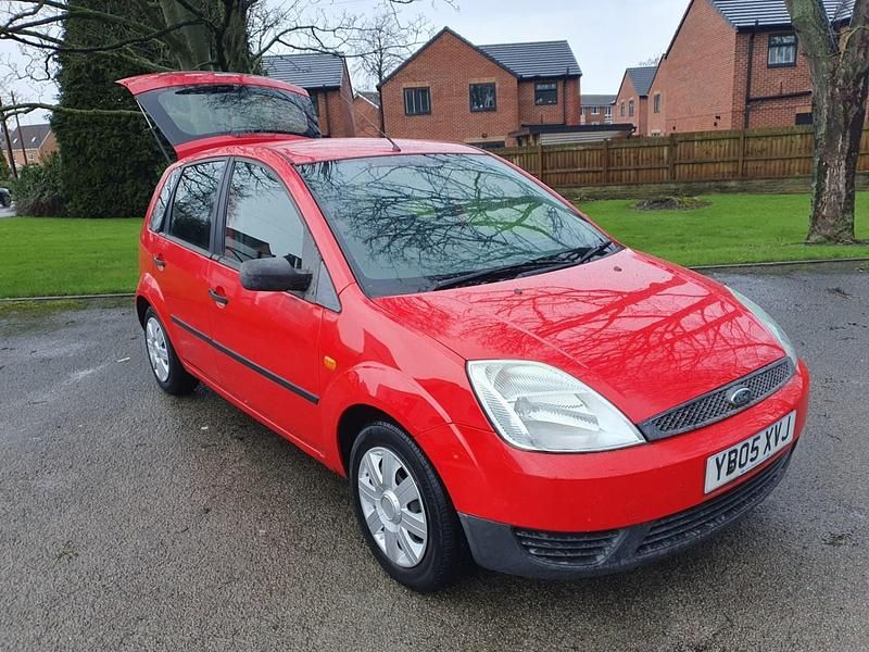 Used Ford Fiesta Studio 75 HP (55 kW) 2005 Red Hatchback