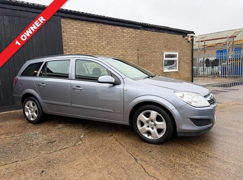Used Vauxhall Astra Club 100 HP (73 kW) 2007 Silver Estate