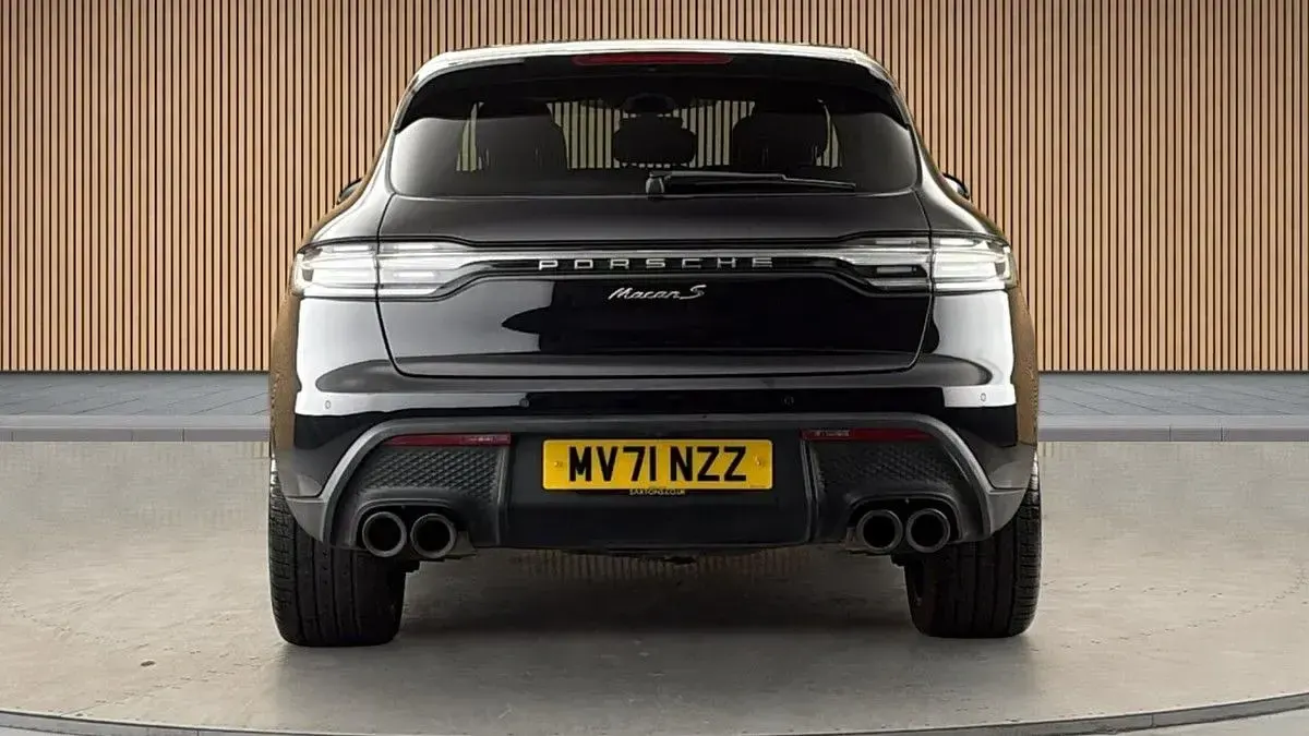 Used Porsche Macan 380 HP (279 kW) 2021 Jet black SUV