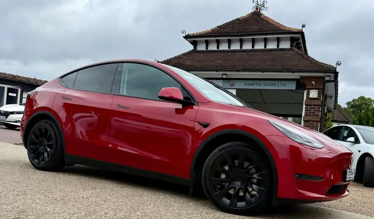 Used Tesla Model Y Long Range AWD 378 kW (514 HP) 2023 Red SUV