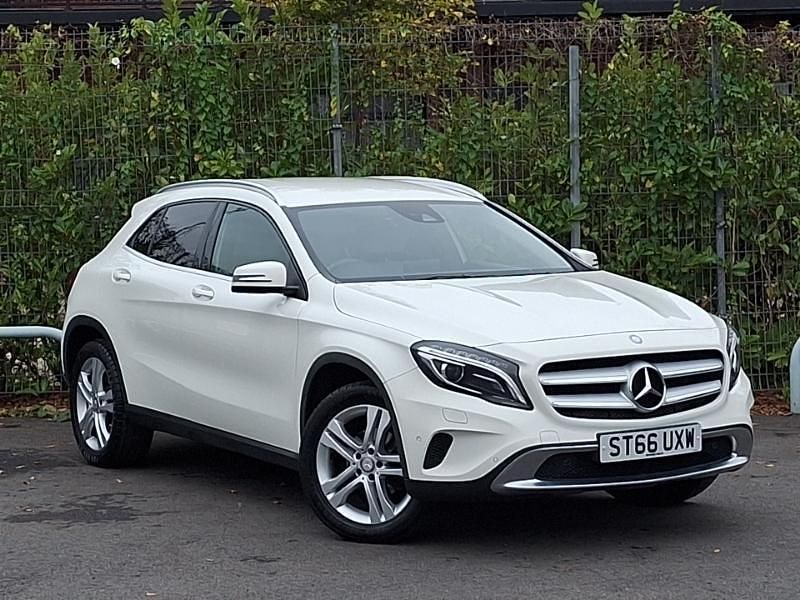 White Used 2017 Mercedes GLA200 SUV | £12,498 (Good price) - Image 1/4